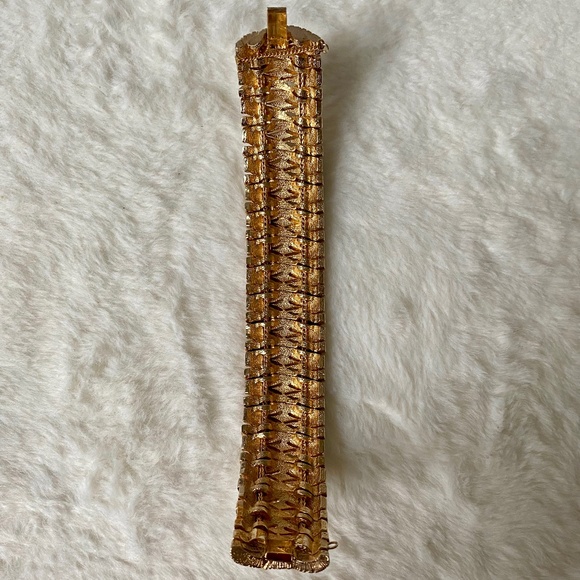 Elegant Vintage Panetta Gold-Tone Crystal Bracelet - Picture 5 of 7